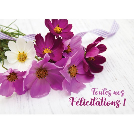 Carte Avec Message Bouquet de fleurs violettes et blanches sur une table